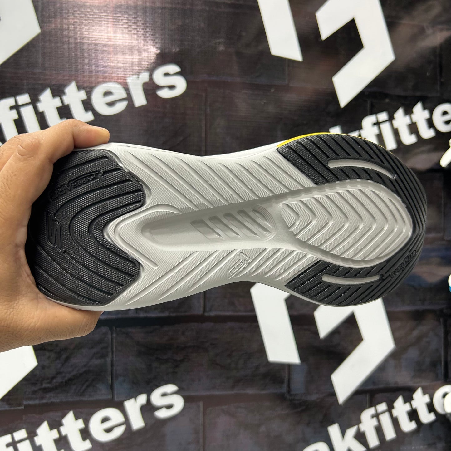 Skechers - GY - Max Cushion - Gray