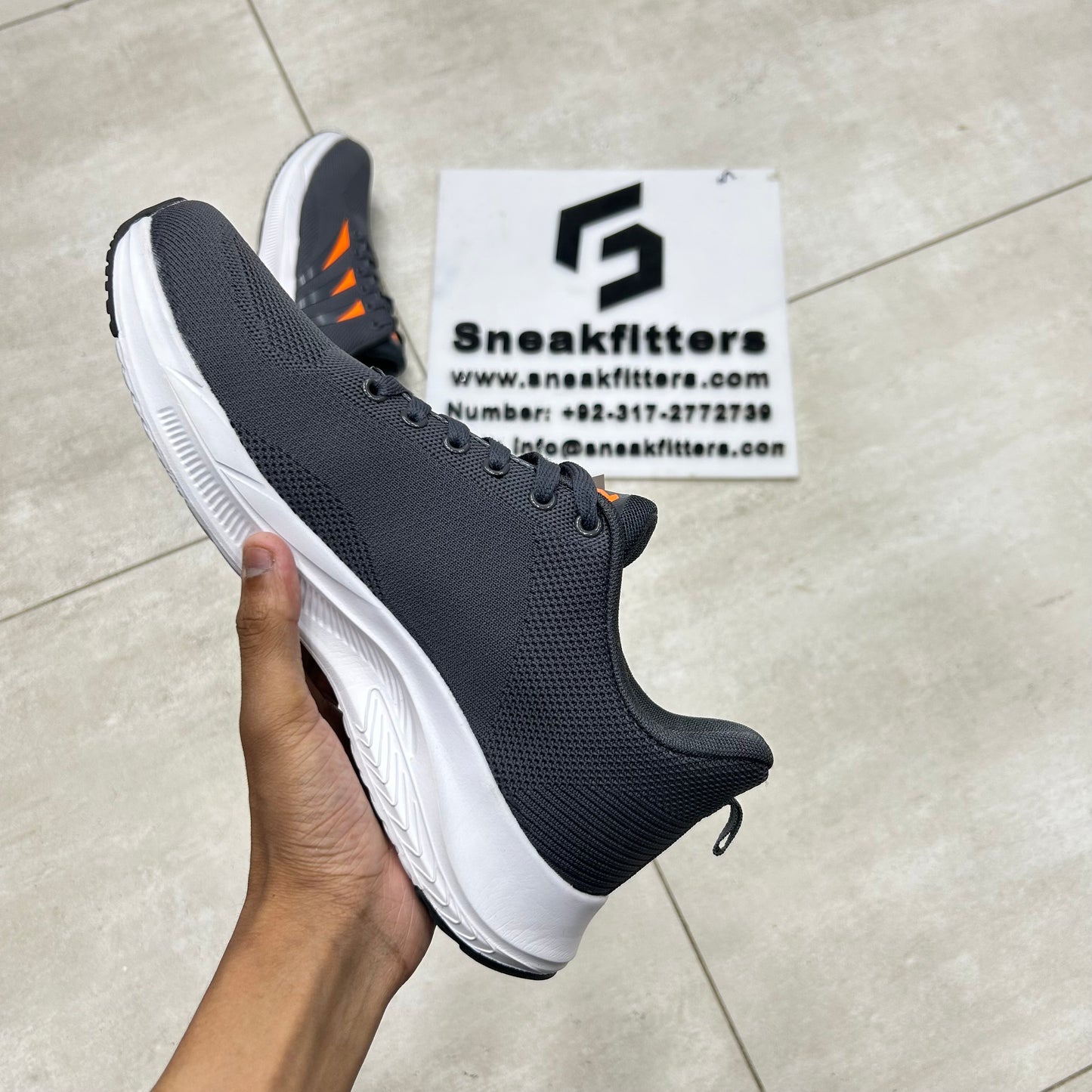 AD - Running - Gray White