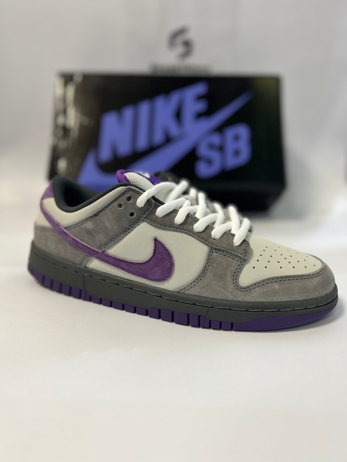 NKE SB Dunk - Low - Purple Pigeon