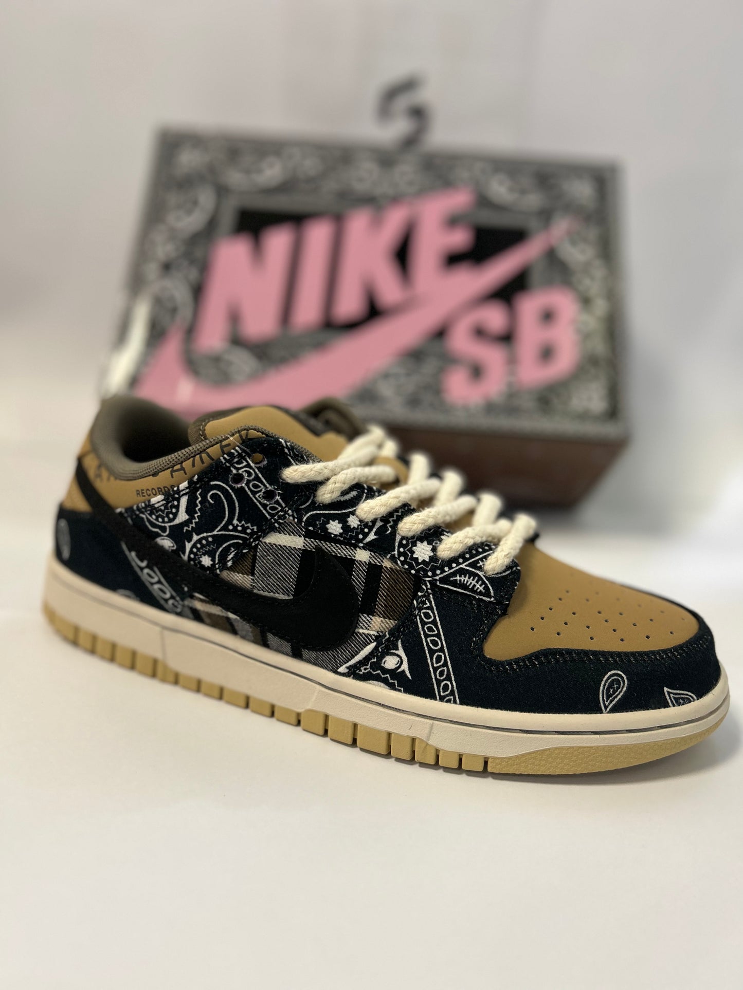 NKE SB Dunk - Low - Travis Scott