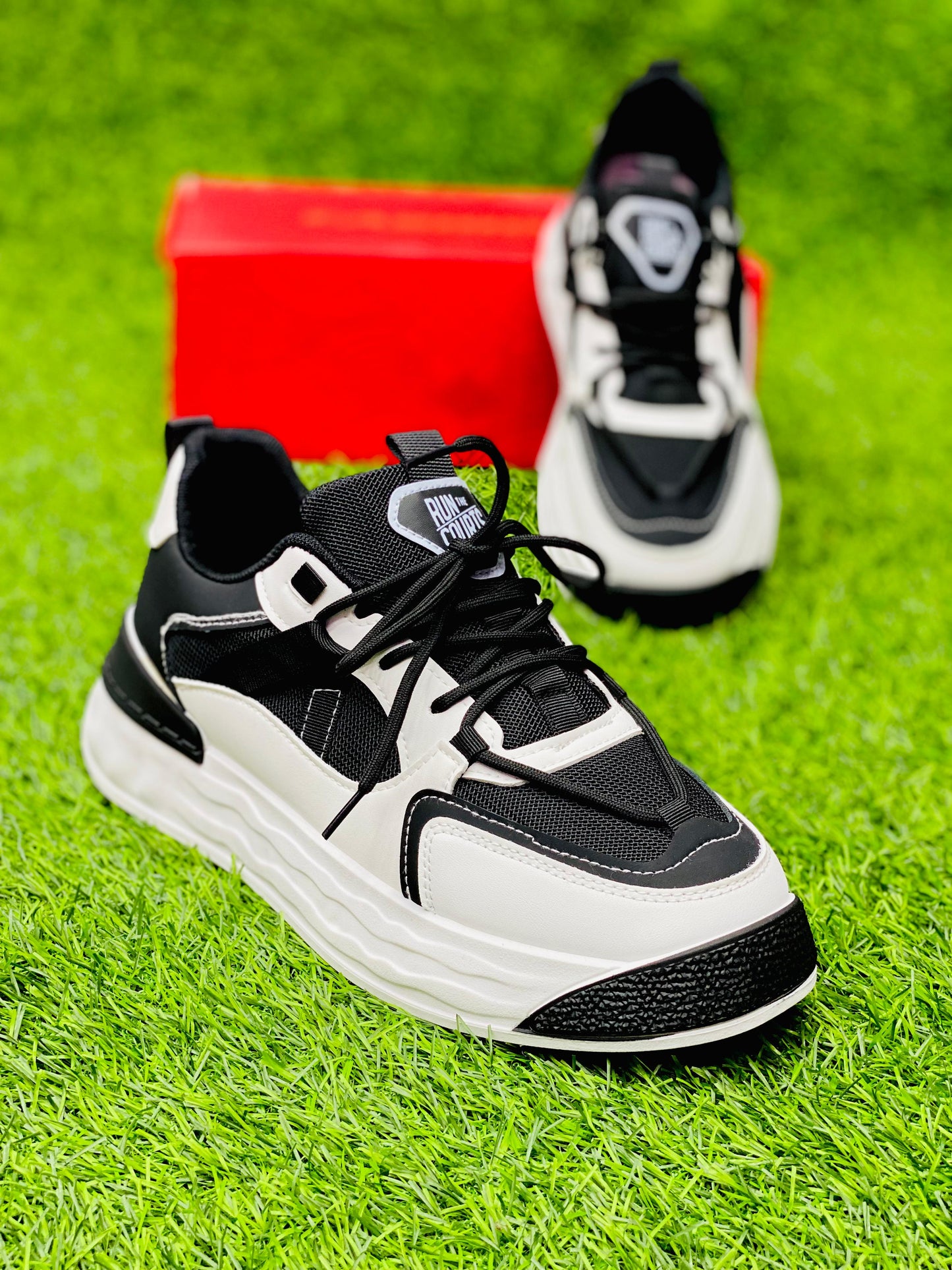 Fashion- Run Courts -  Black White