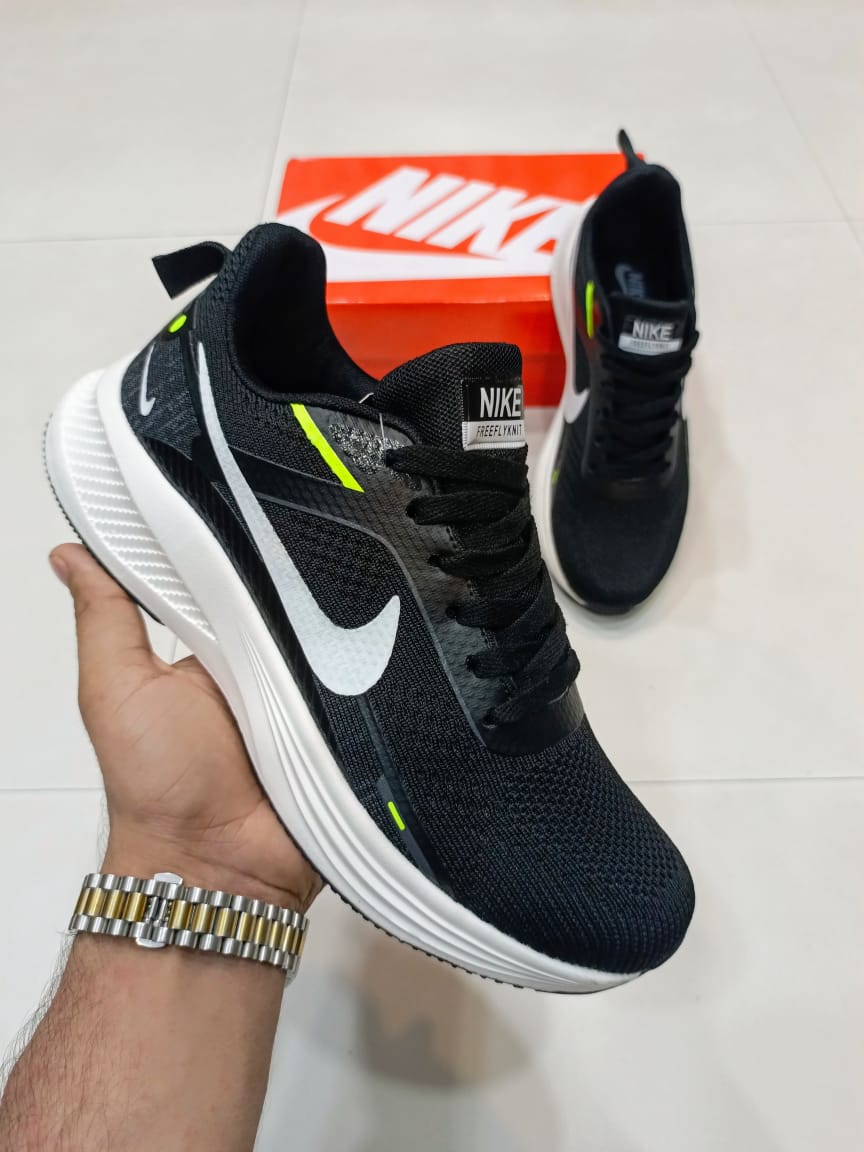 NKE - Zoom - Free Fly Knit - Black White