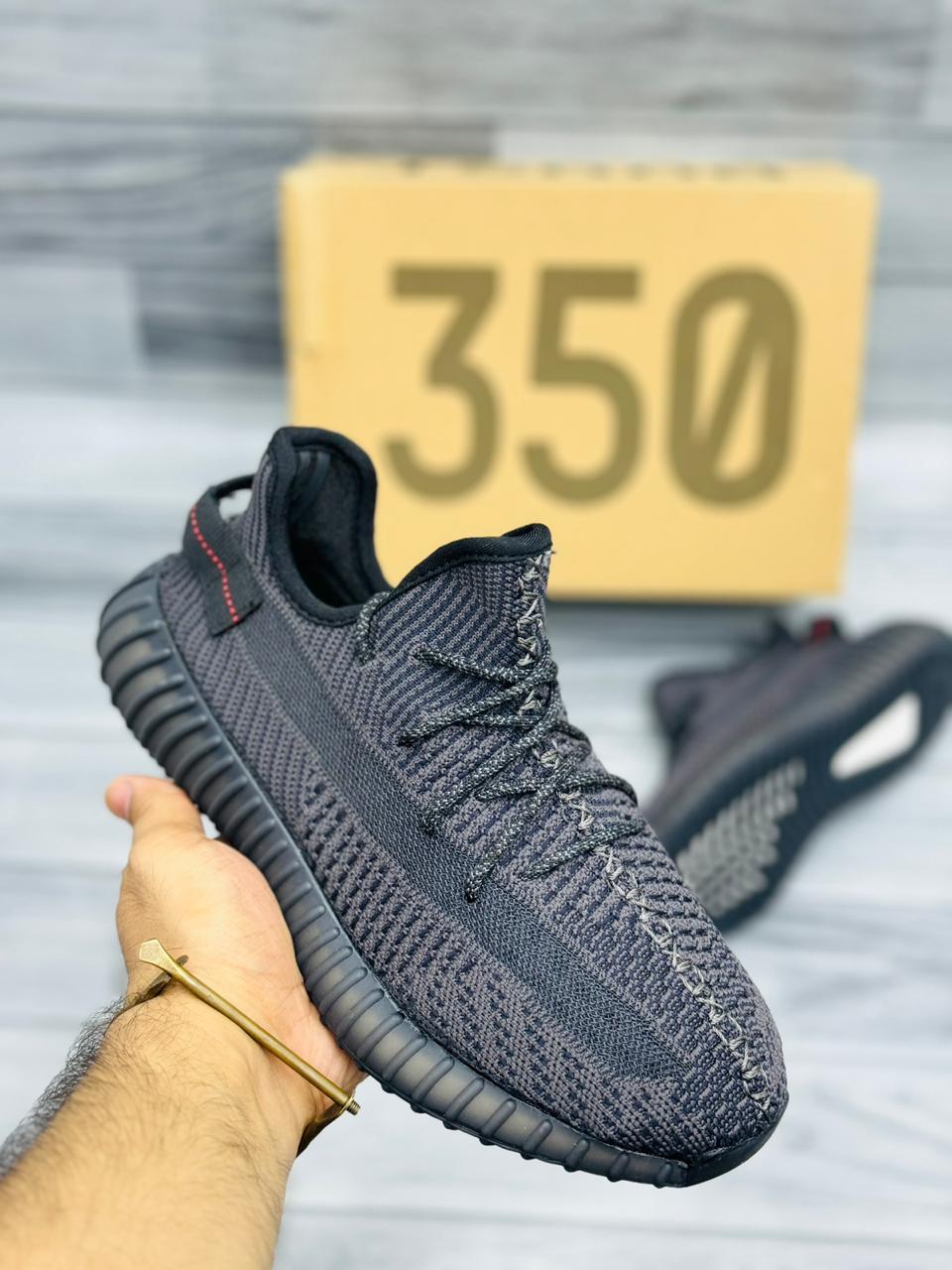 Yeezy - 350 - black (Premium)