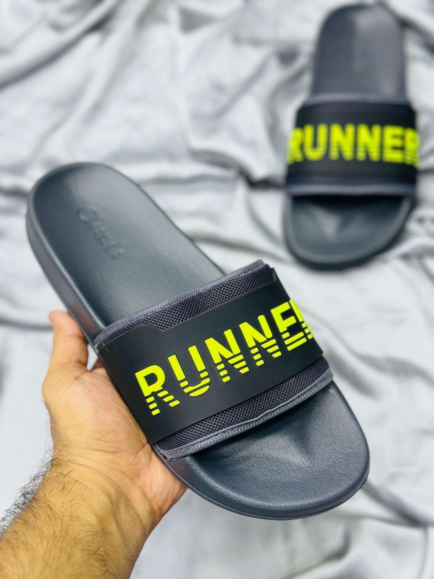 Runnner- Slides - Black