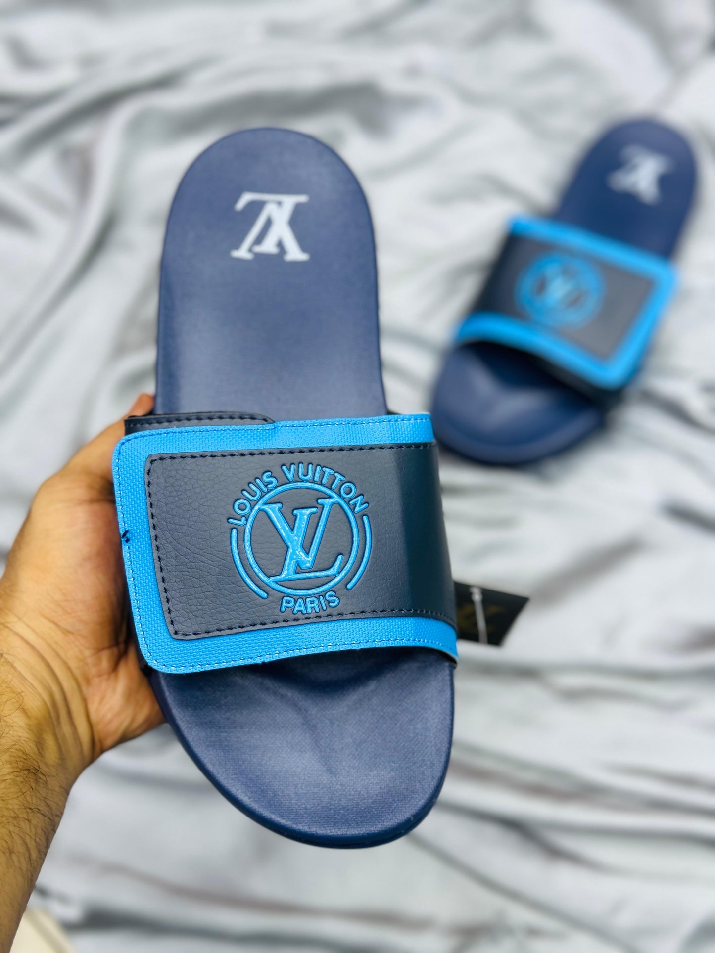 LV - Slides - Blue