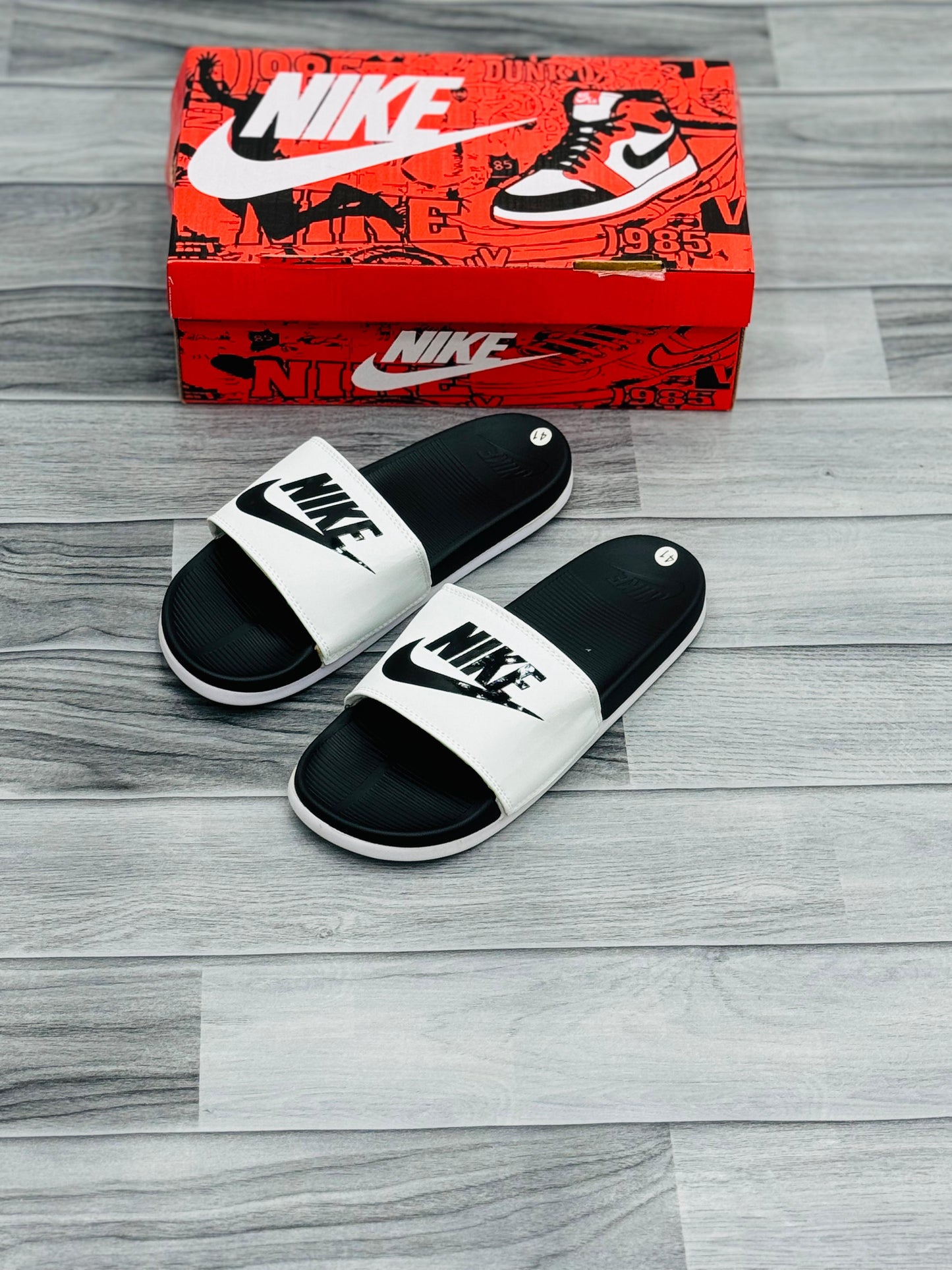 NKE - D2 - Slides - White Black