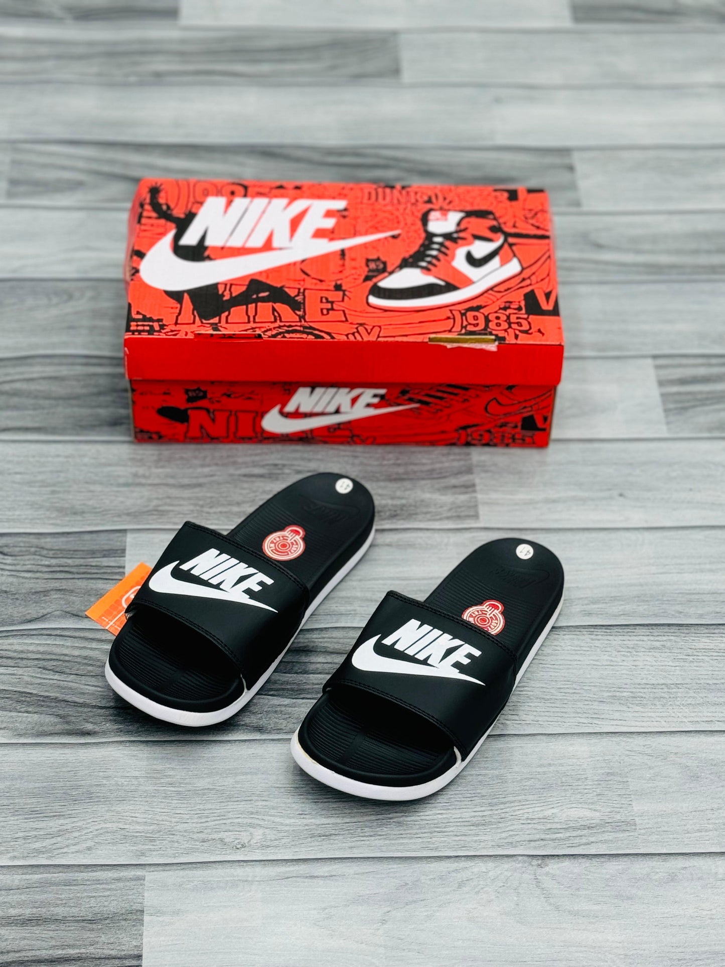 NKE - D2 - Slides - Black White