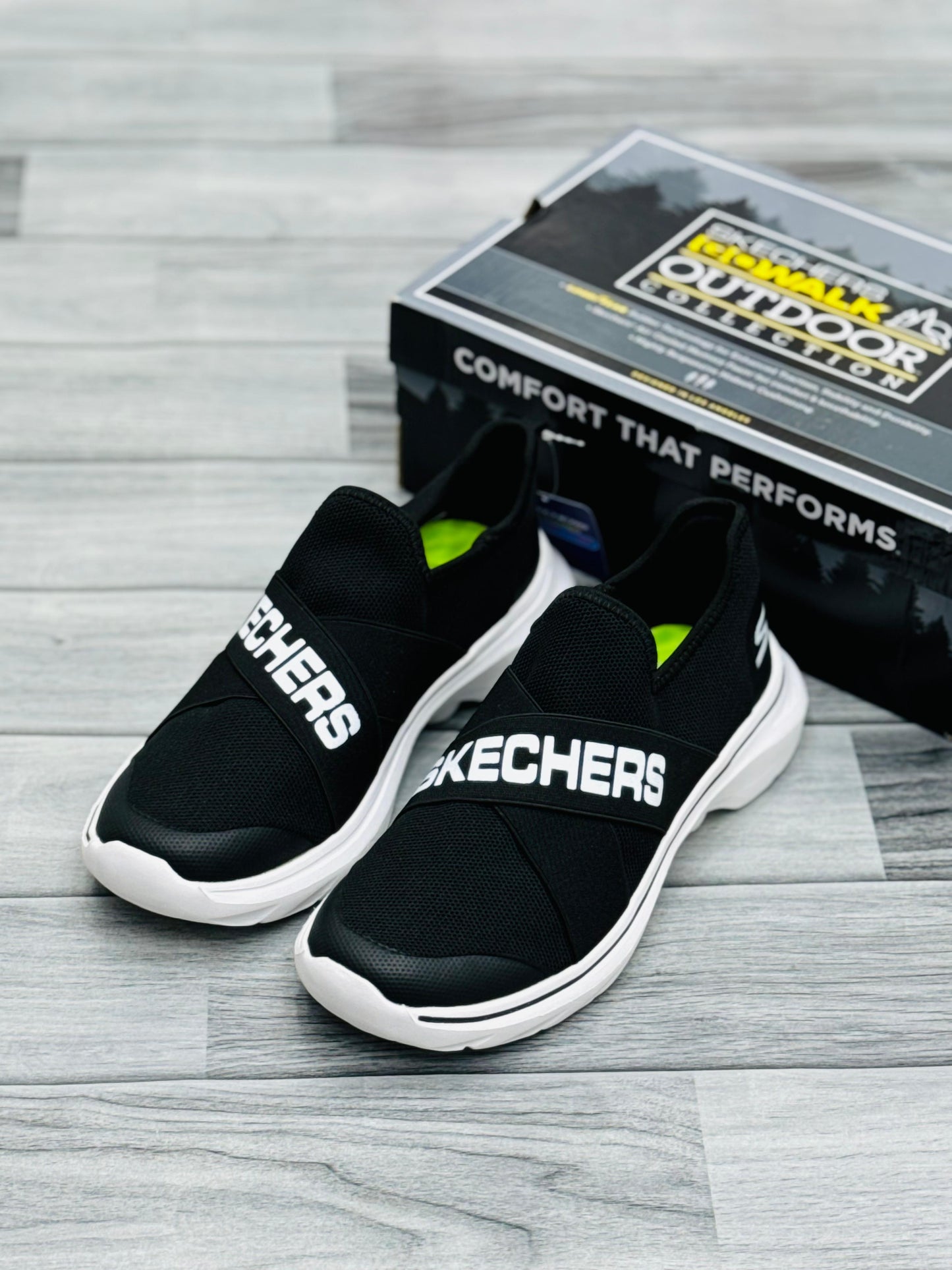 Skecher - Mid Form - Black White