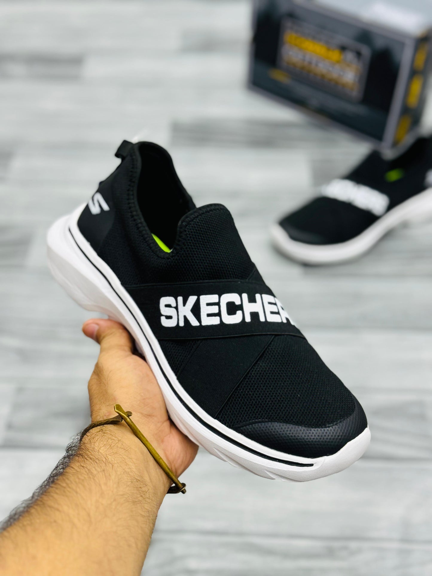 Skecher - Mid Form - Black White