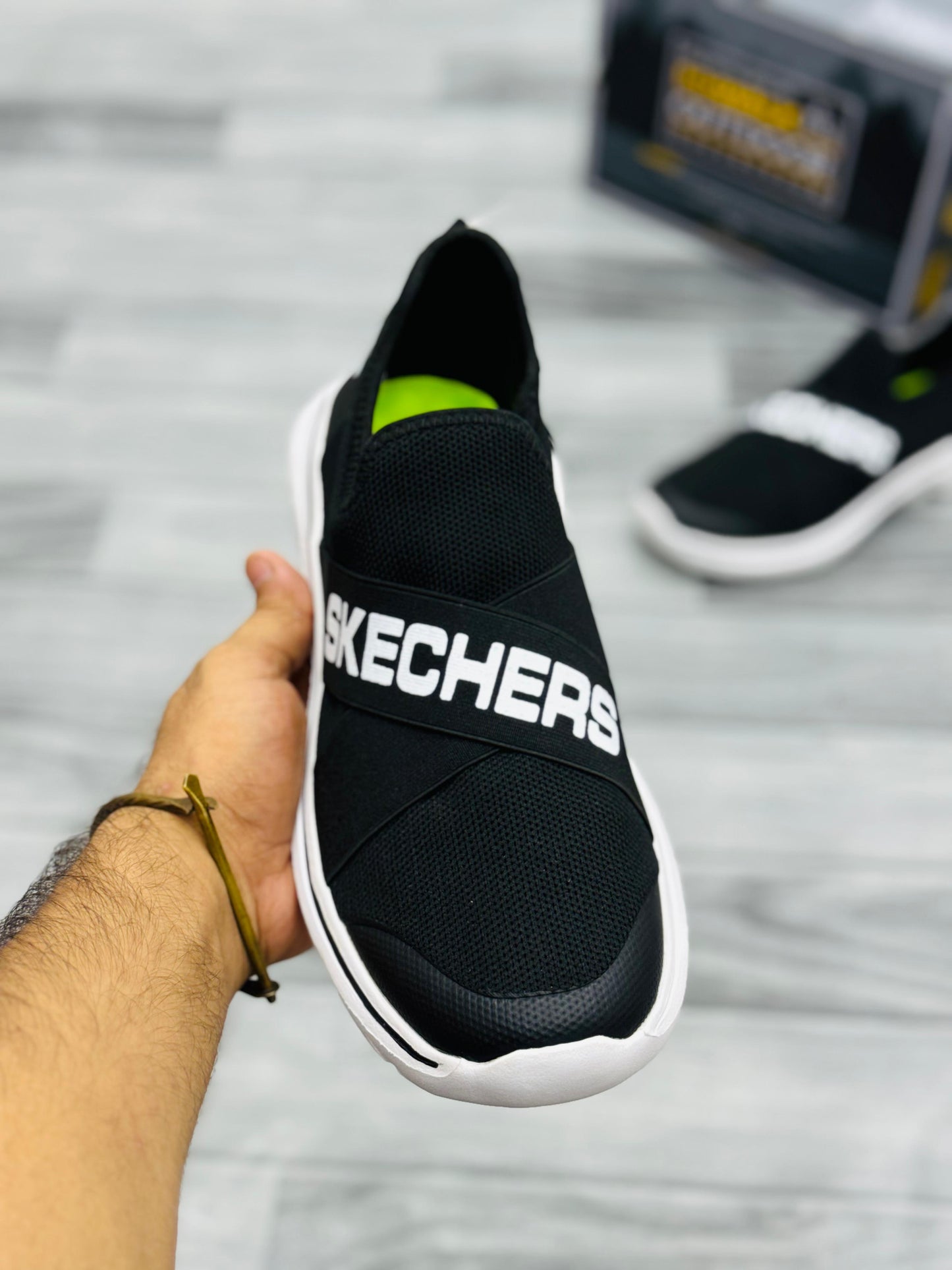 Skecher - Mid Form - Black White