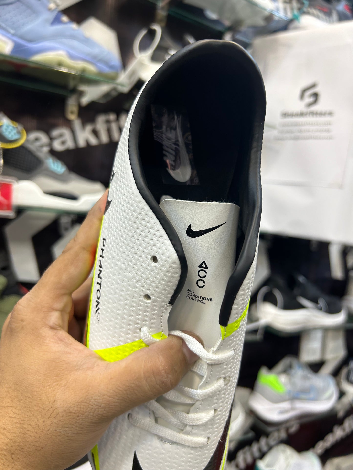 NKE - Football Boots - White Black