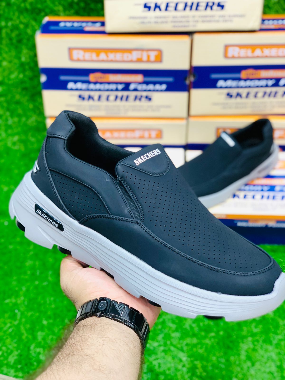 Skecher -  MF - Black with White