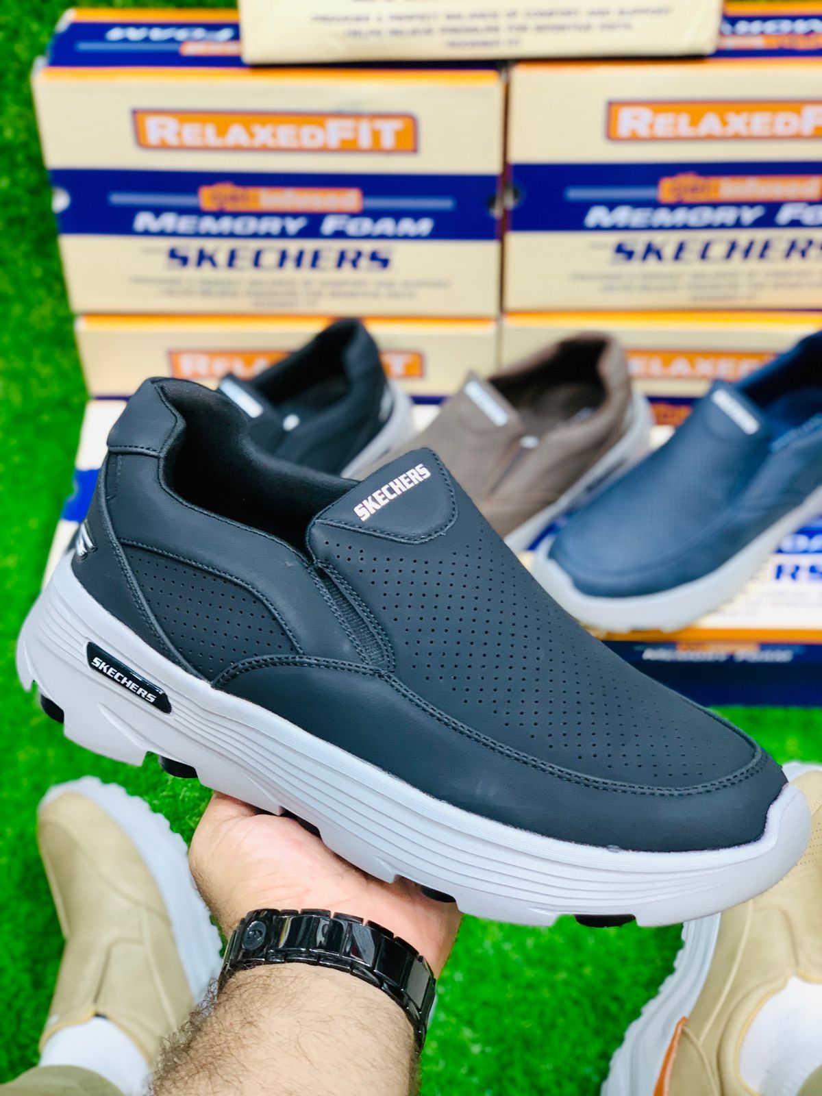 Skecher -  MF - Black with White