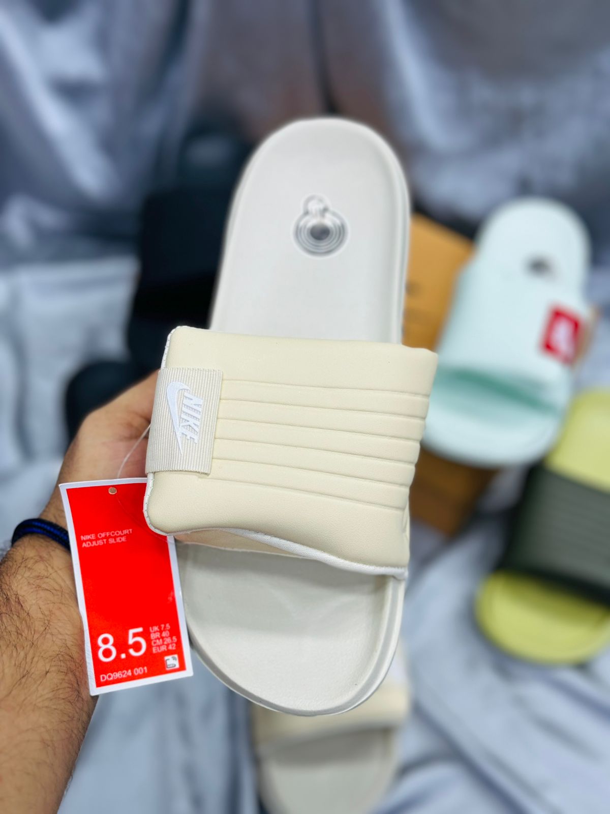 NKE - Slides - D3 - Beige