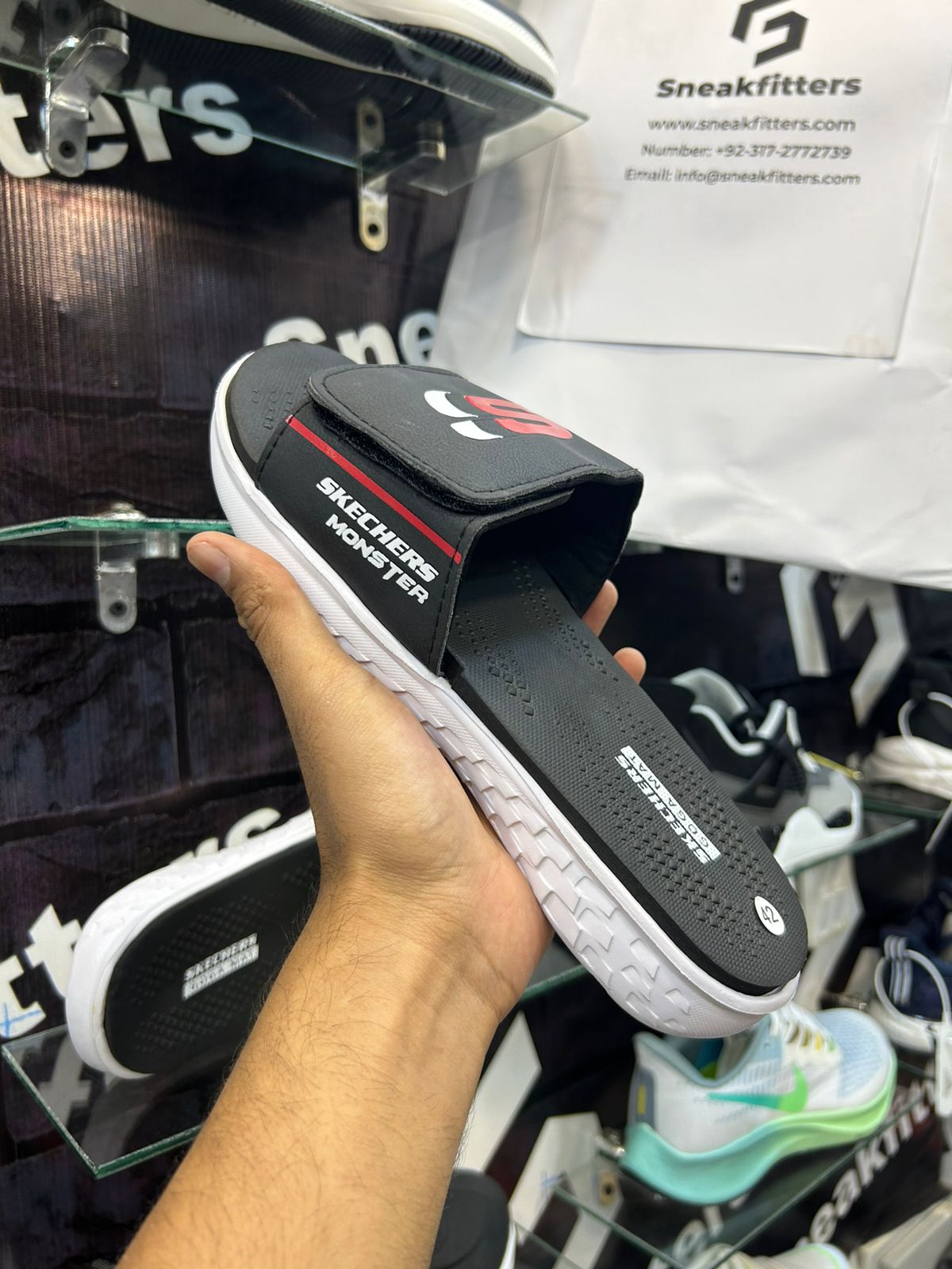 Skecher - D1 - Slides - Black Red