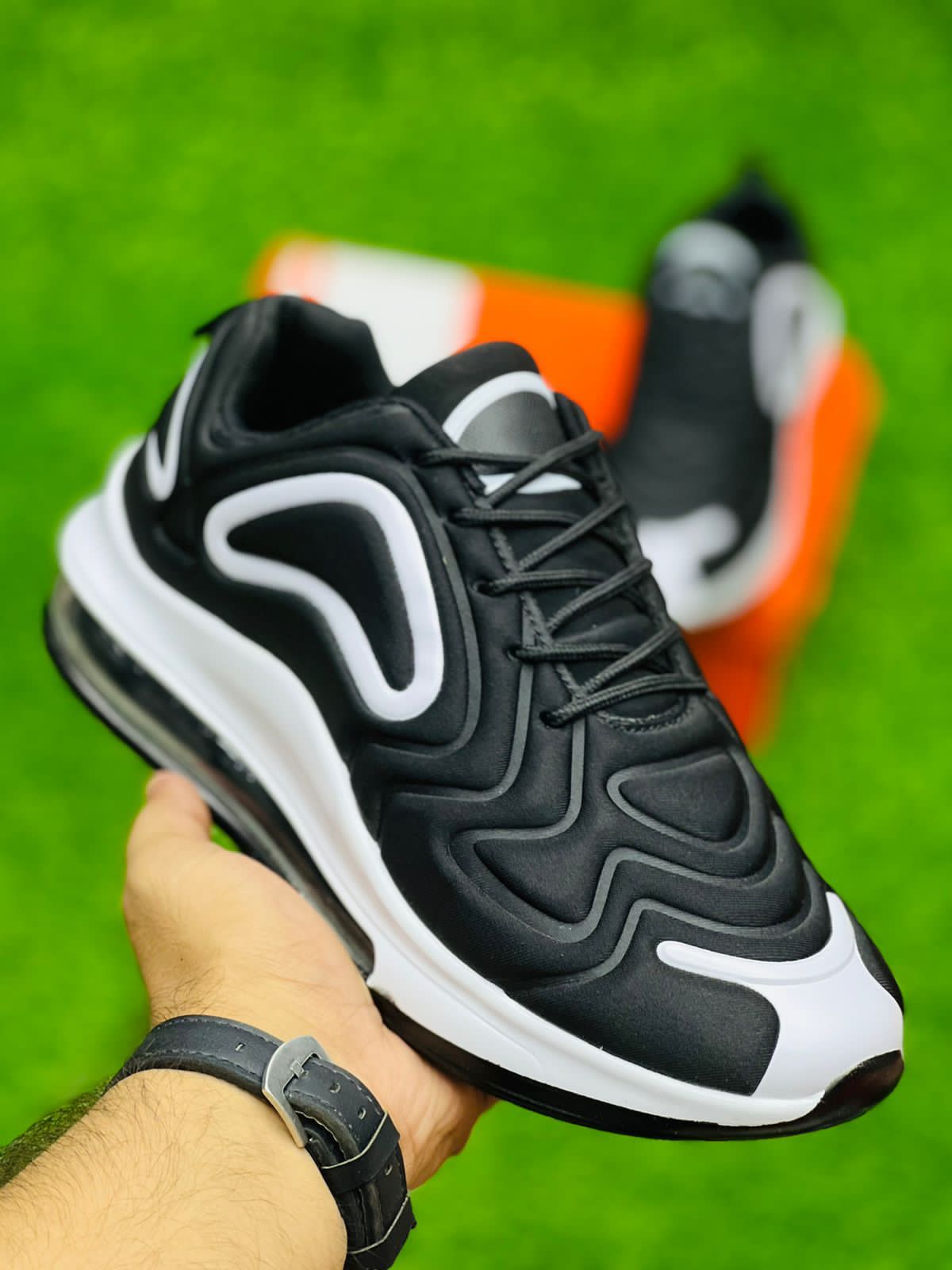 NKE Air Max 720 New - Black White