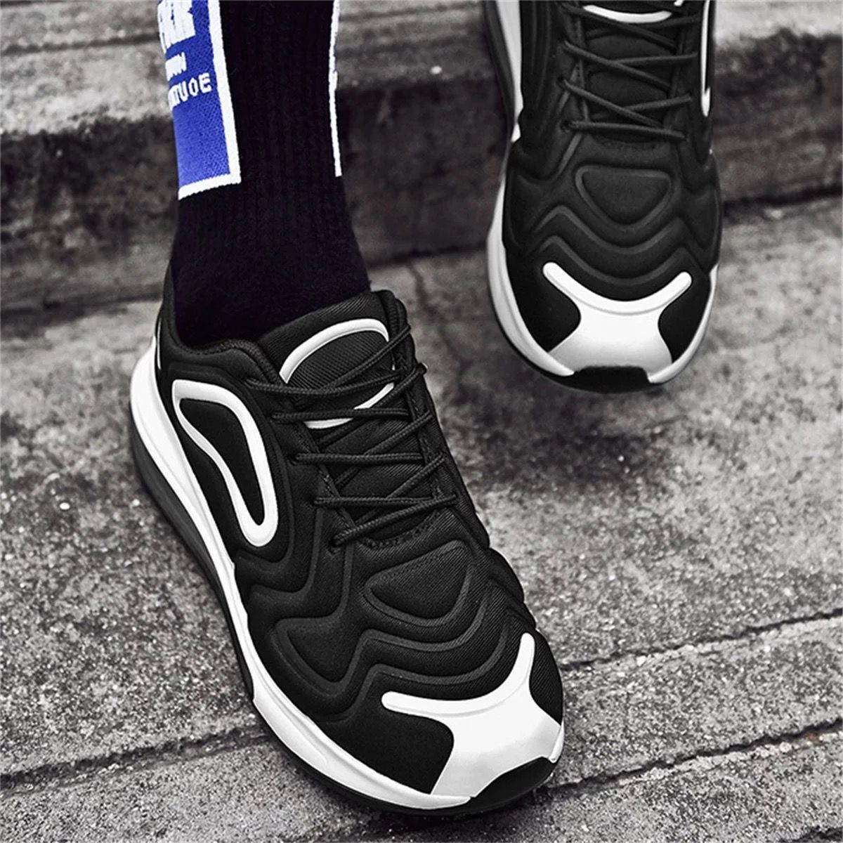 NKE Air Max 720 New - Black White