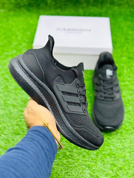Adid - Ultraboost Sneakers - Black