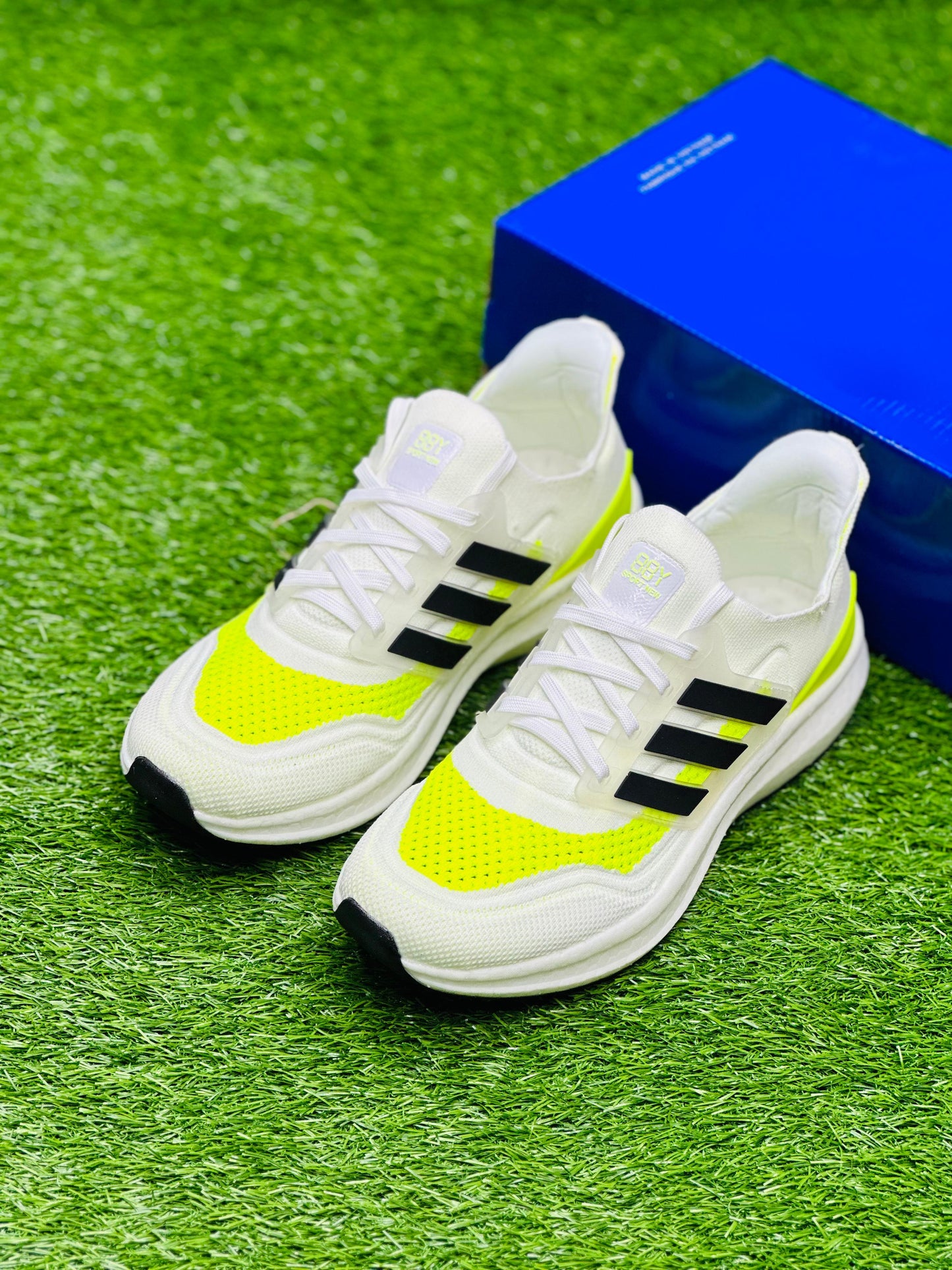 Adid - Ultraboost Sneakers - White Yellow