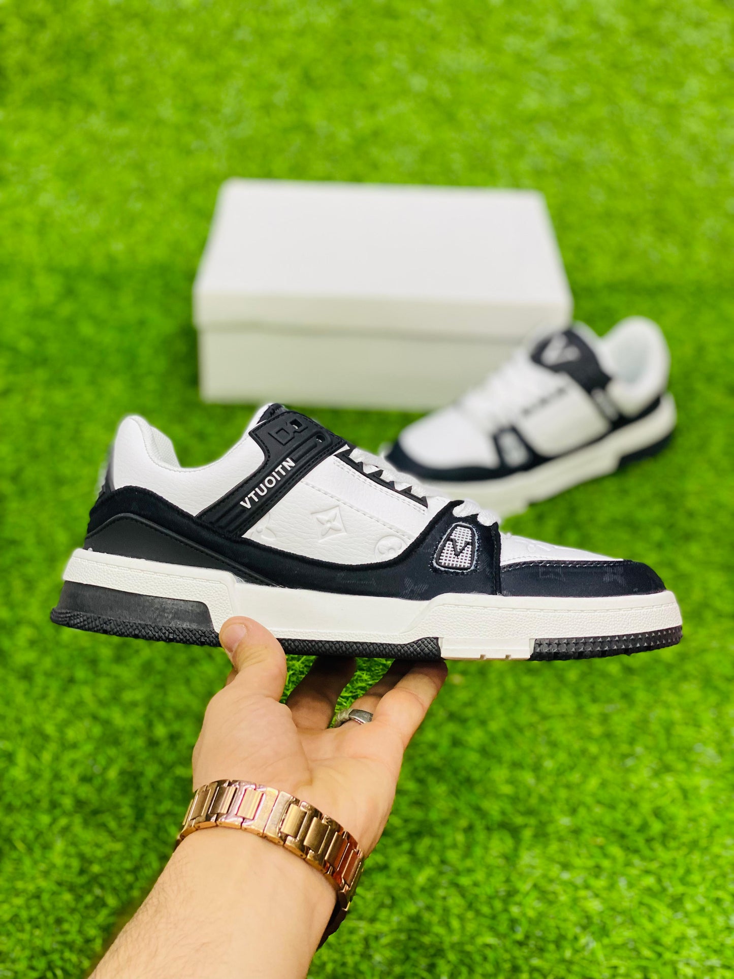 Fashion - Lv Trainer Velcro Strap - Black White