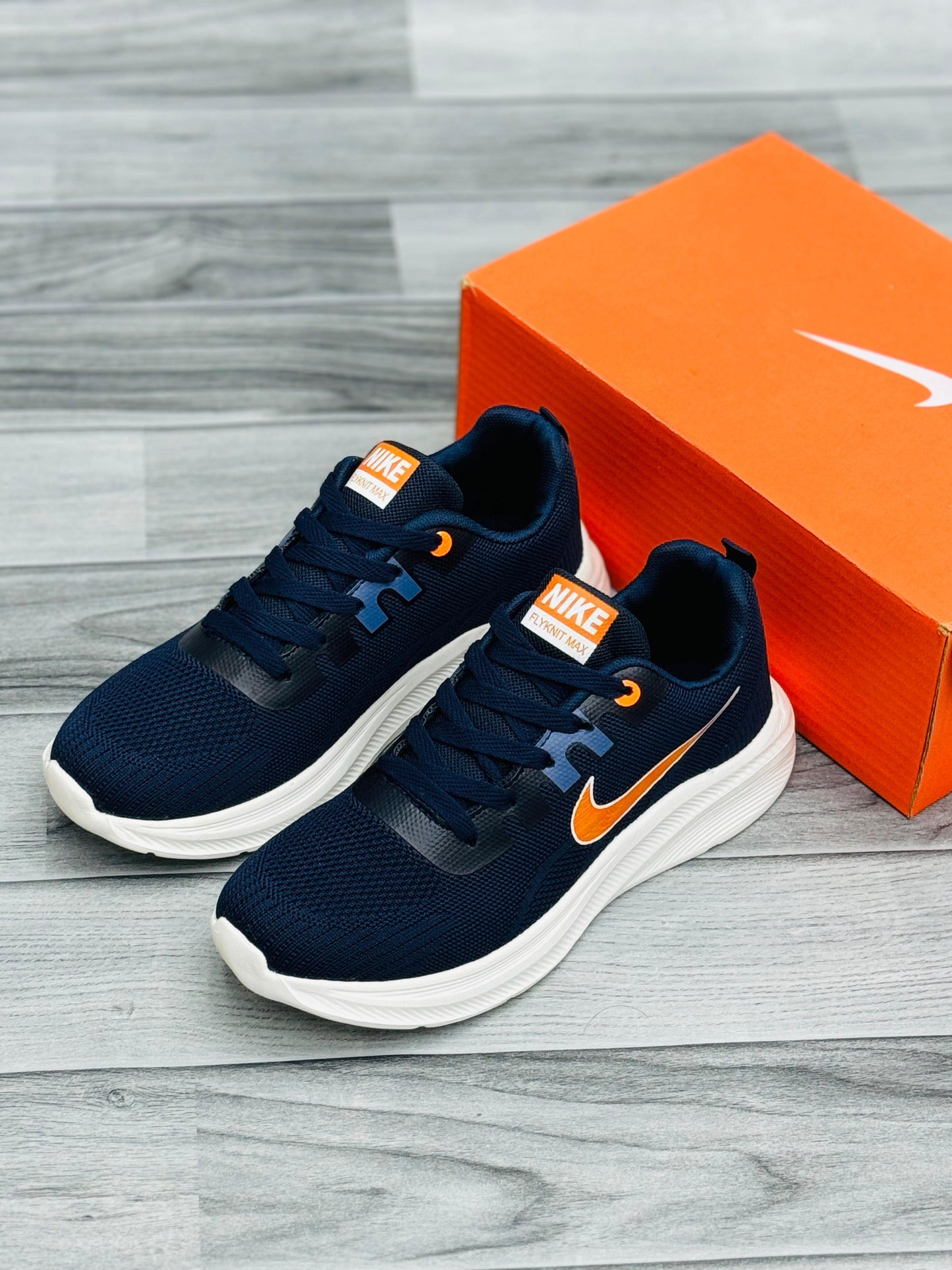 NKE - Viator Vortex Sneaker - Blue Orange