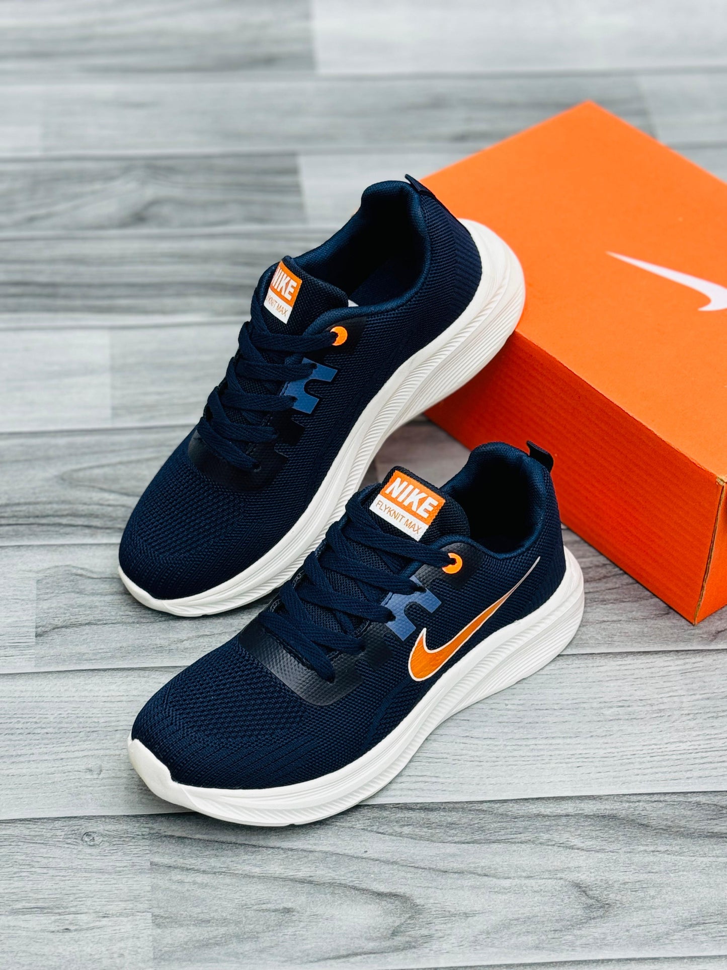 NKE - Viator Vortex Sneaker - Blue Orange