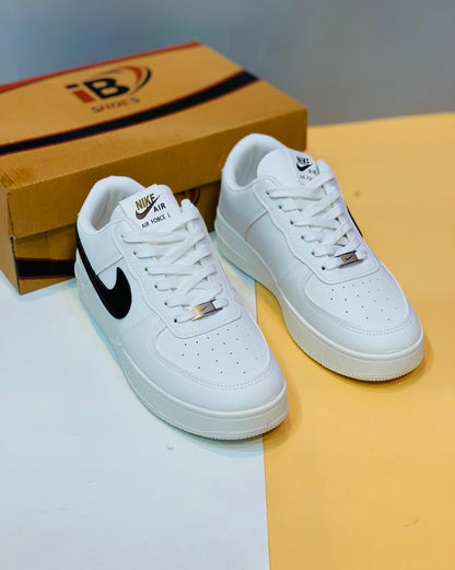 NKE Airforce 1 - White With Black