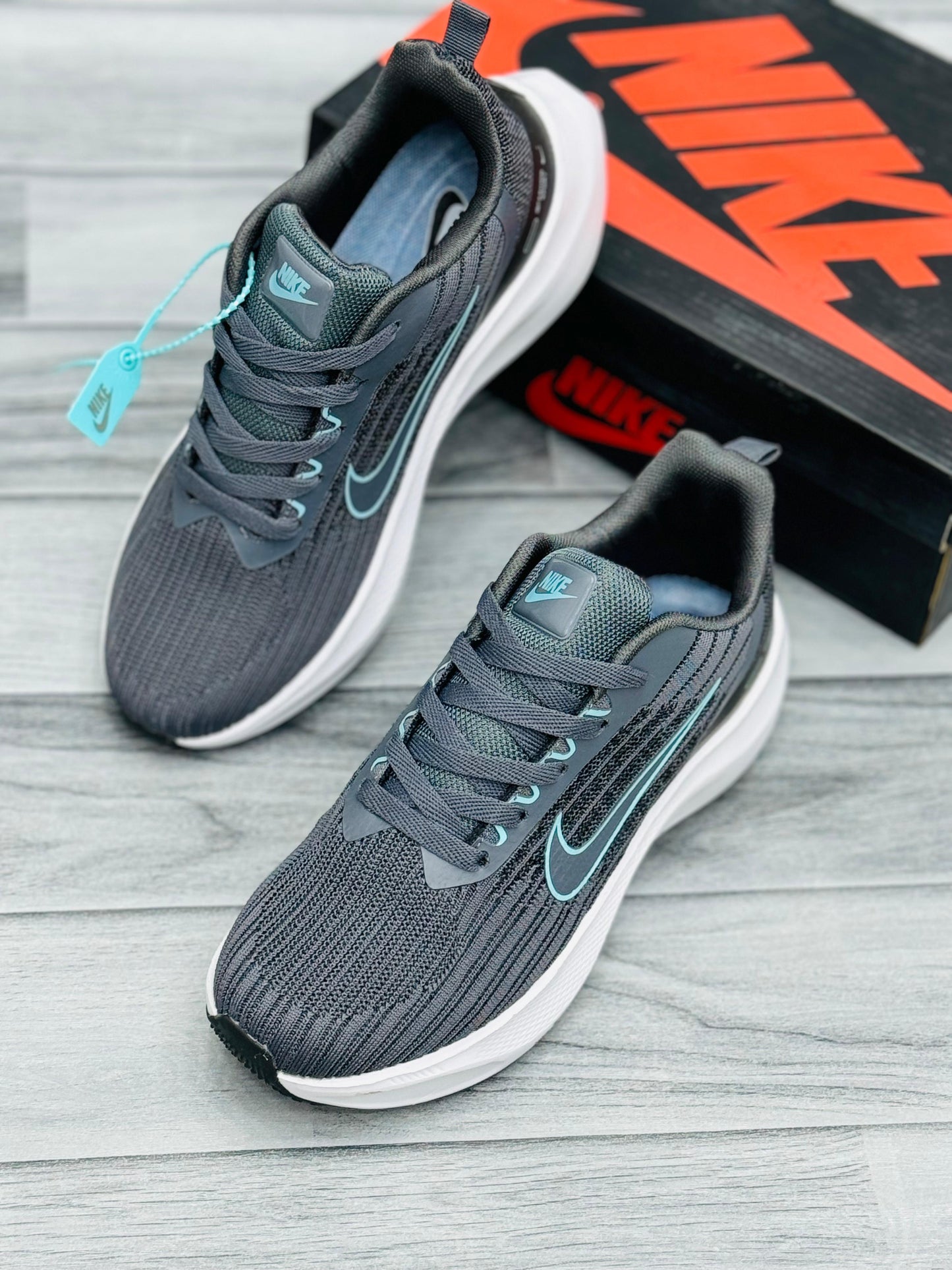 NKE Zoom - Wave Runner - Grey White