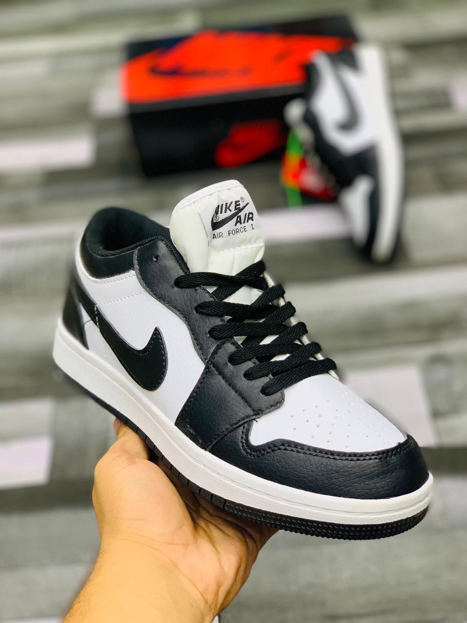 NKE Airforce 1 - Black White with Black Tick