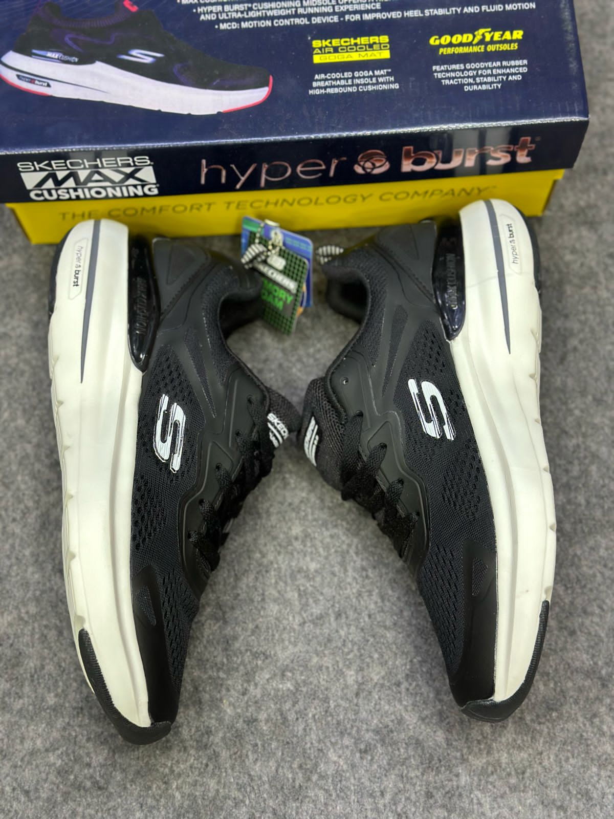 Skechers - Hyper Burst Bunder- Black White