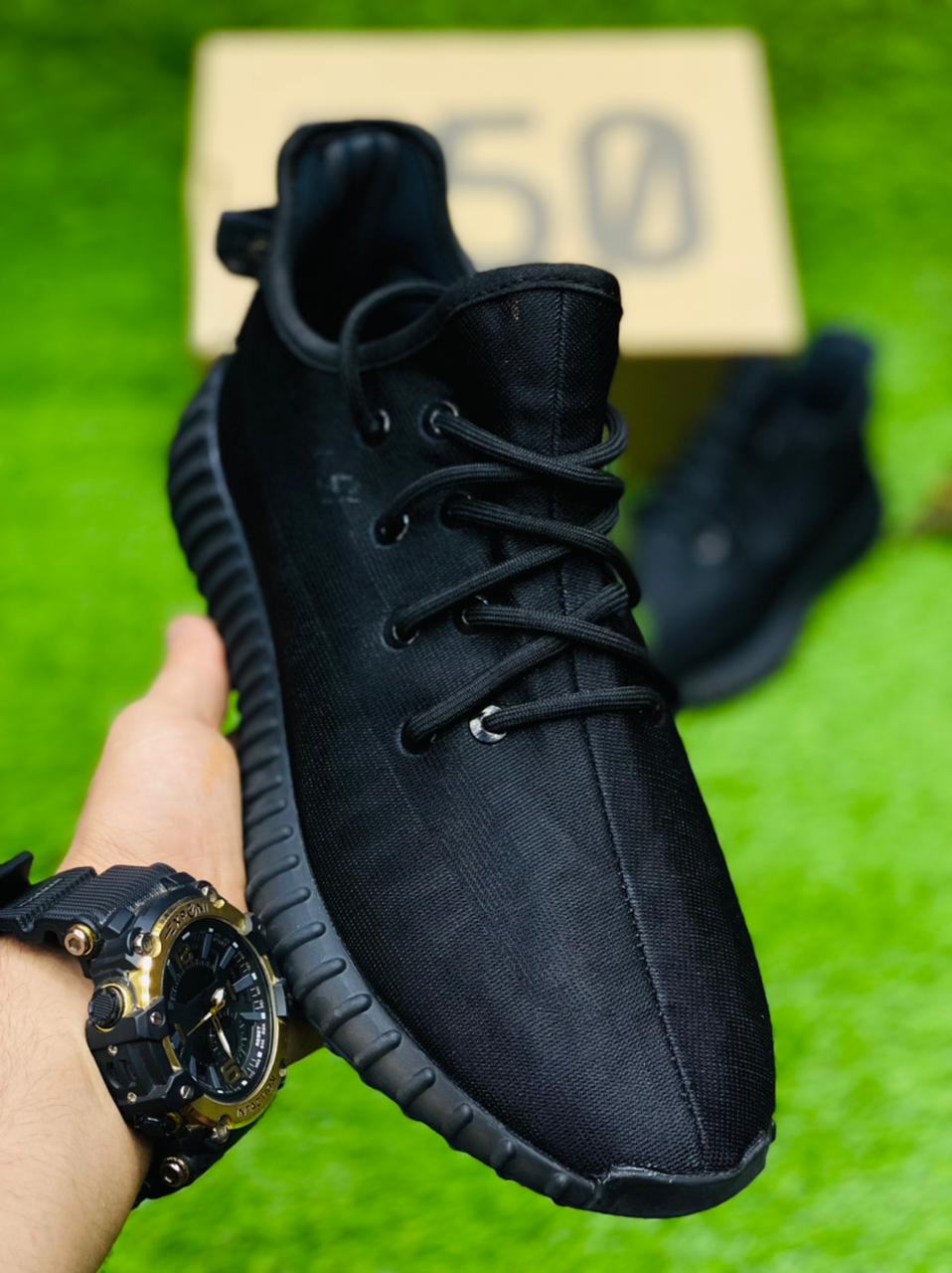 Yeezy - 350 - All Black (Master)