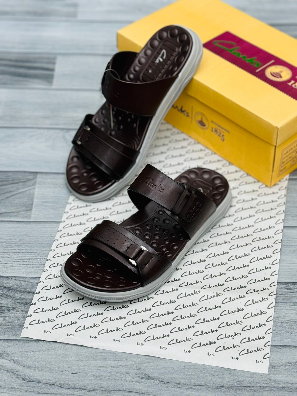 Clarks - Slippers D1 - Brown