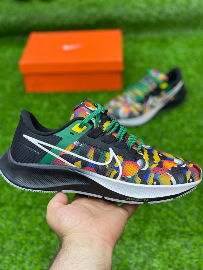 NKE Zoom - Pegasus 38 - Black Graffiti 2.0