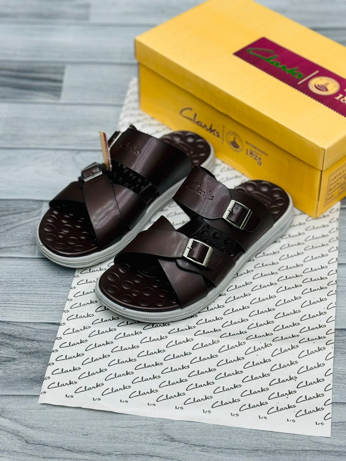 Clarks - Slippers D2 - Brown