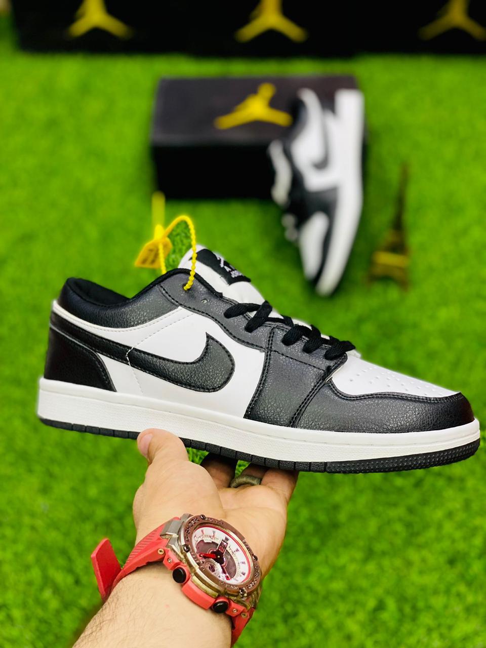 AR JDN 1 Low - Black With White
