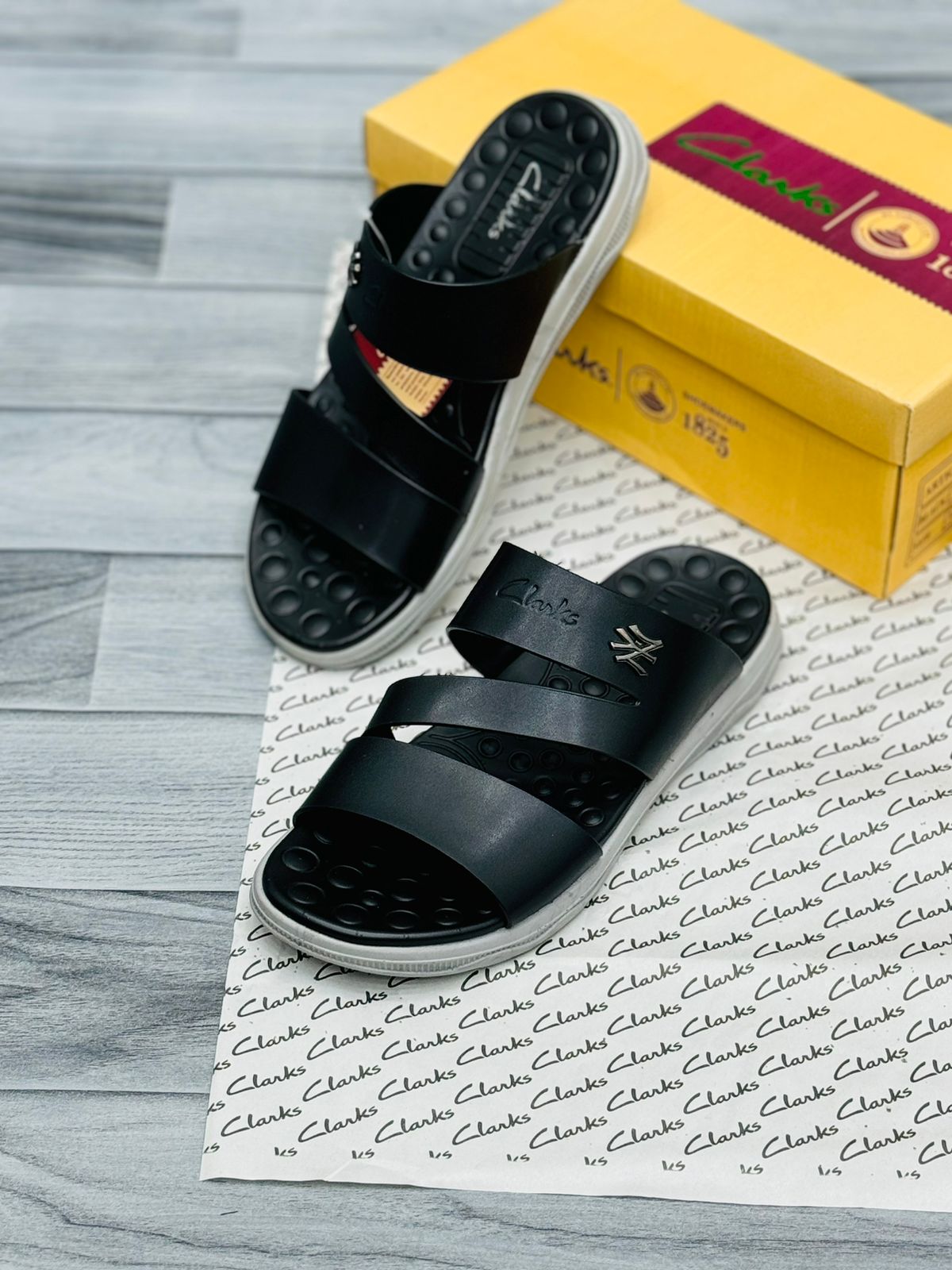 Clarks - Slippers D4 - Black