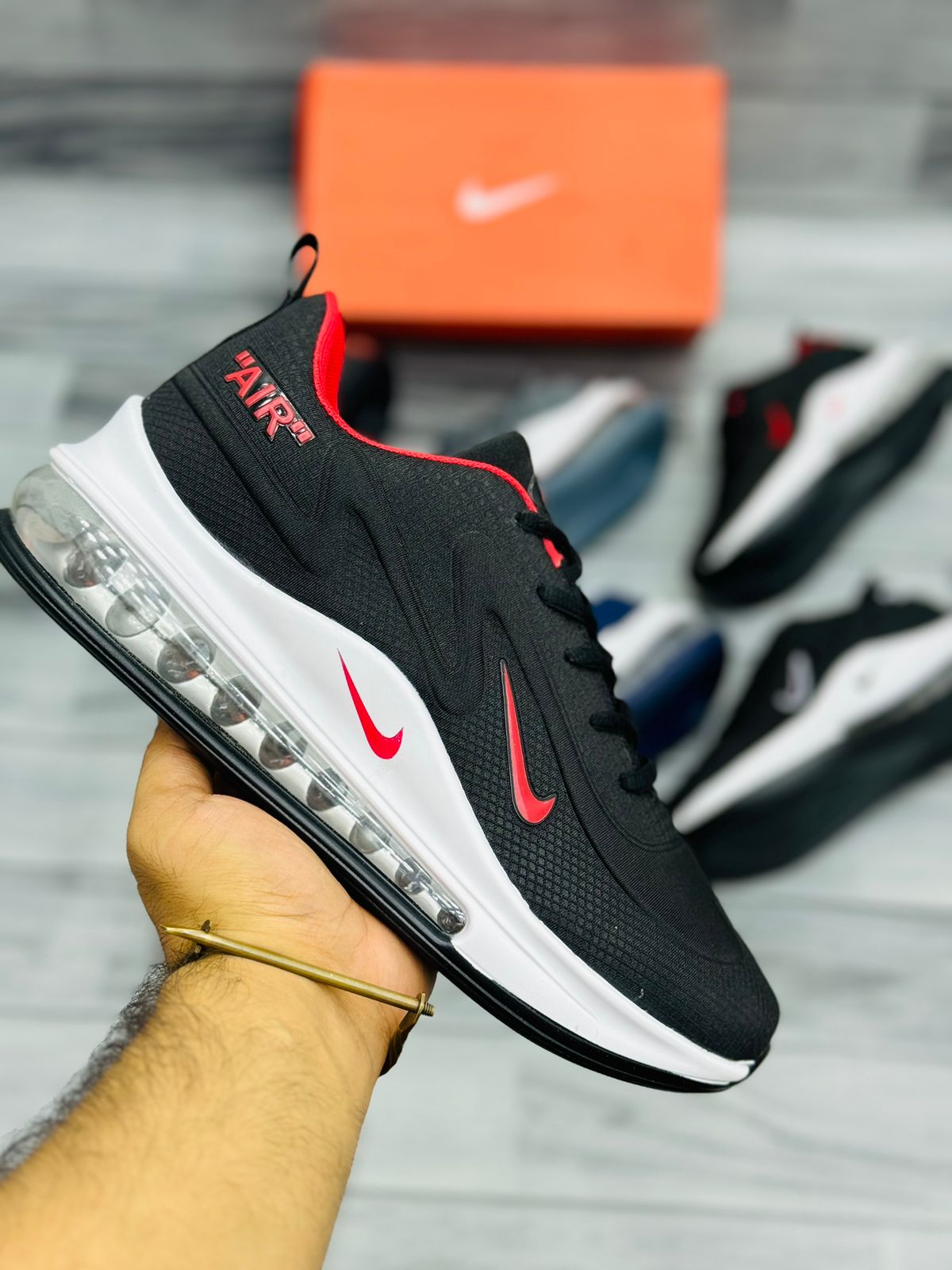 NKE Air Max 720 - Black Red