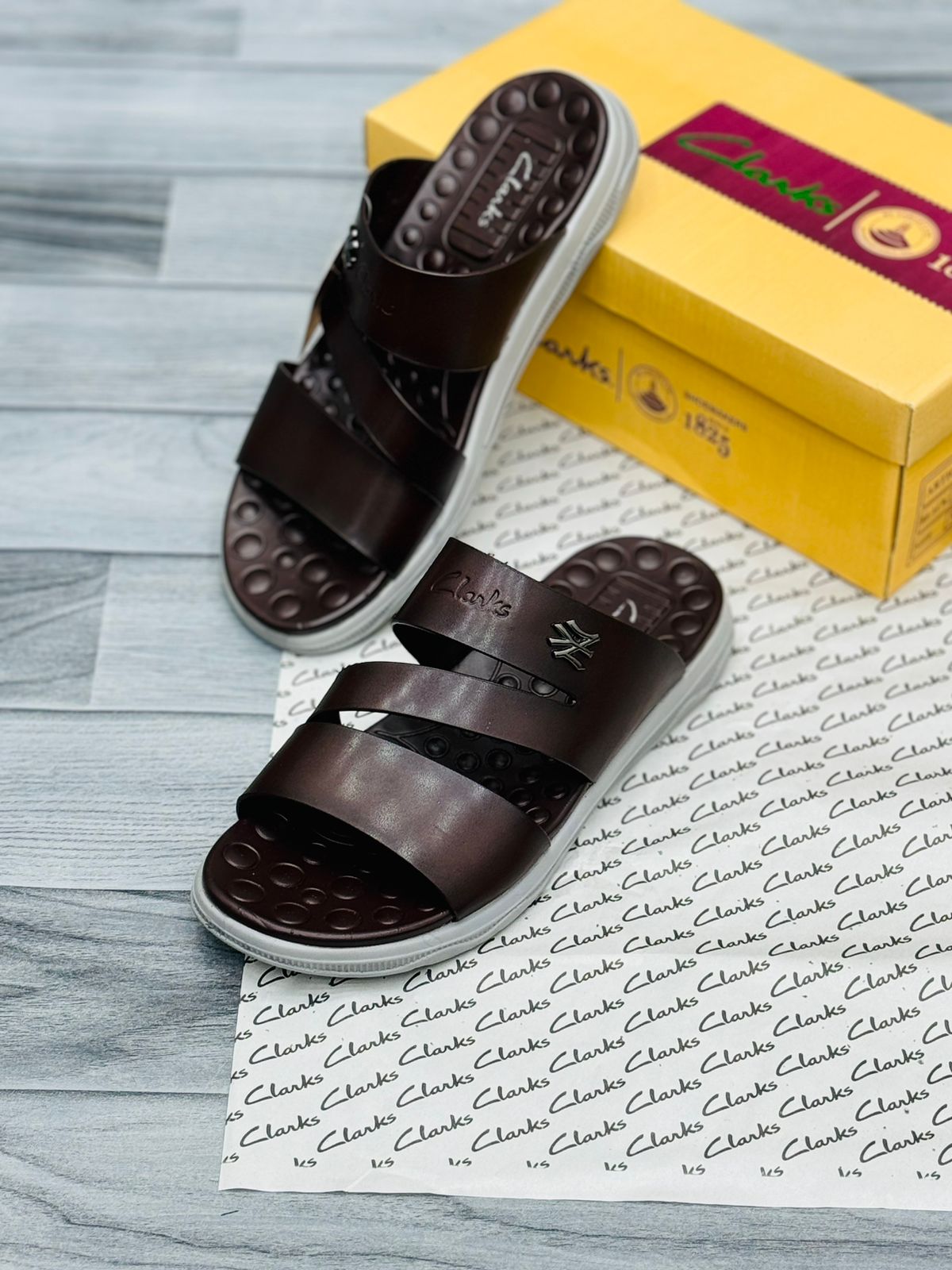 Clarks - Slippers D4 - Brown