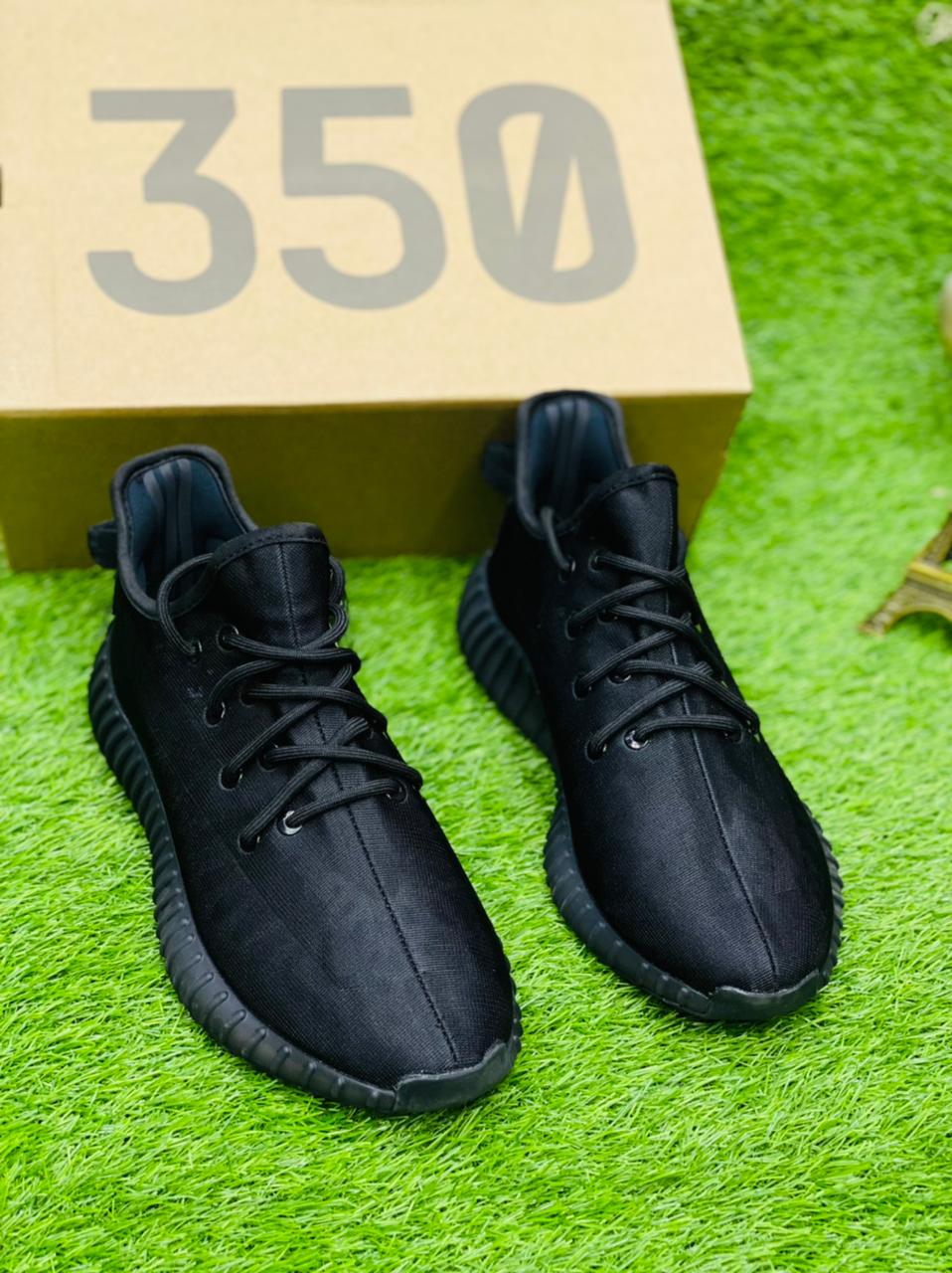 Yeezy - 350 - All Black (Master)