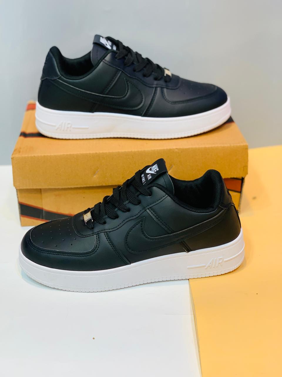 NKE Airforce 1 - Black and White