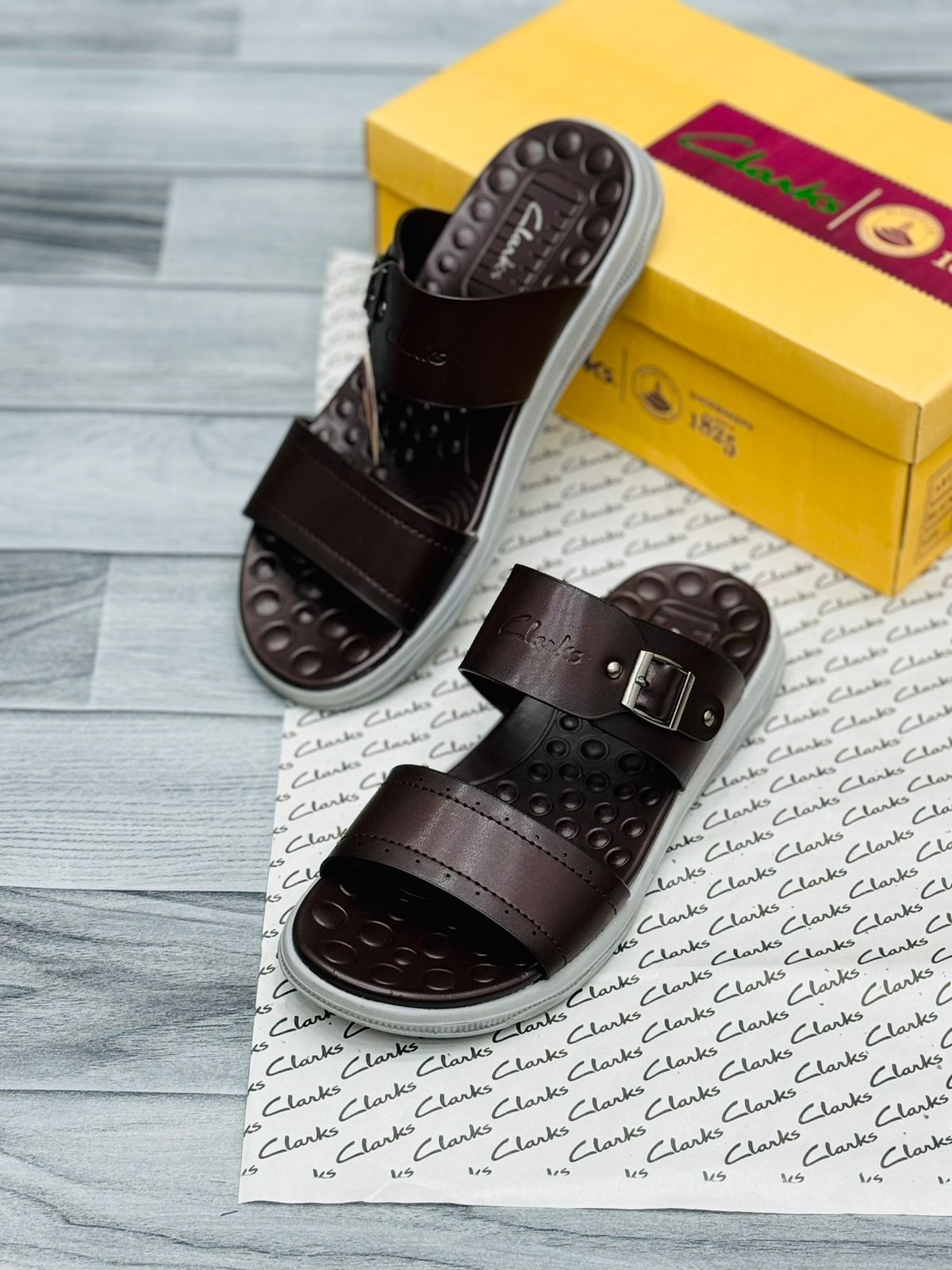 Clarks - Slippers D5 - Brown