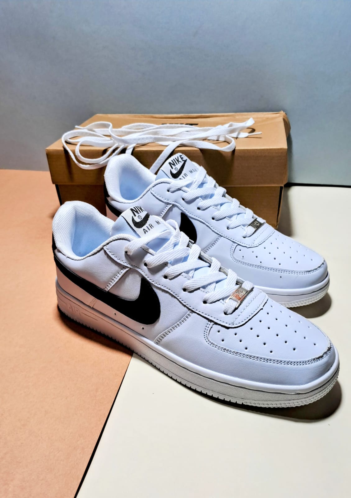 NKE Airforce 1 - White With Black