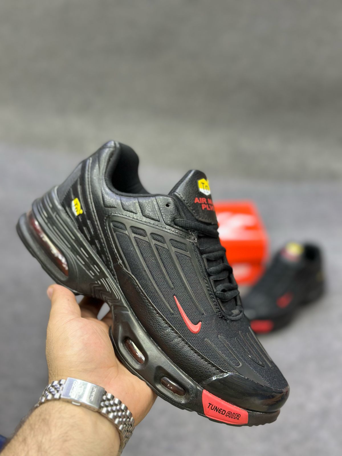 NKE TN - Ari Max PLV9 - Black with Red