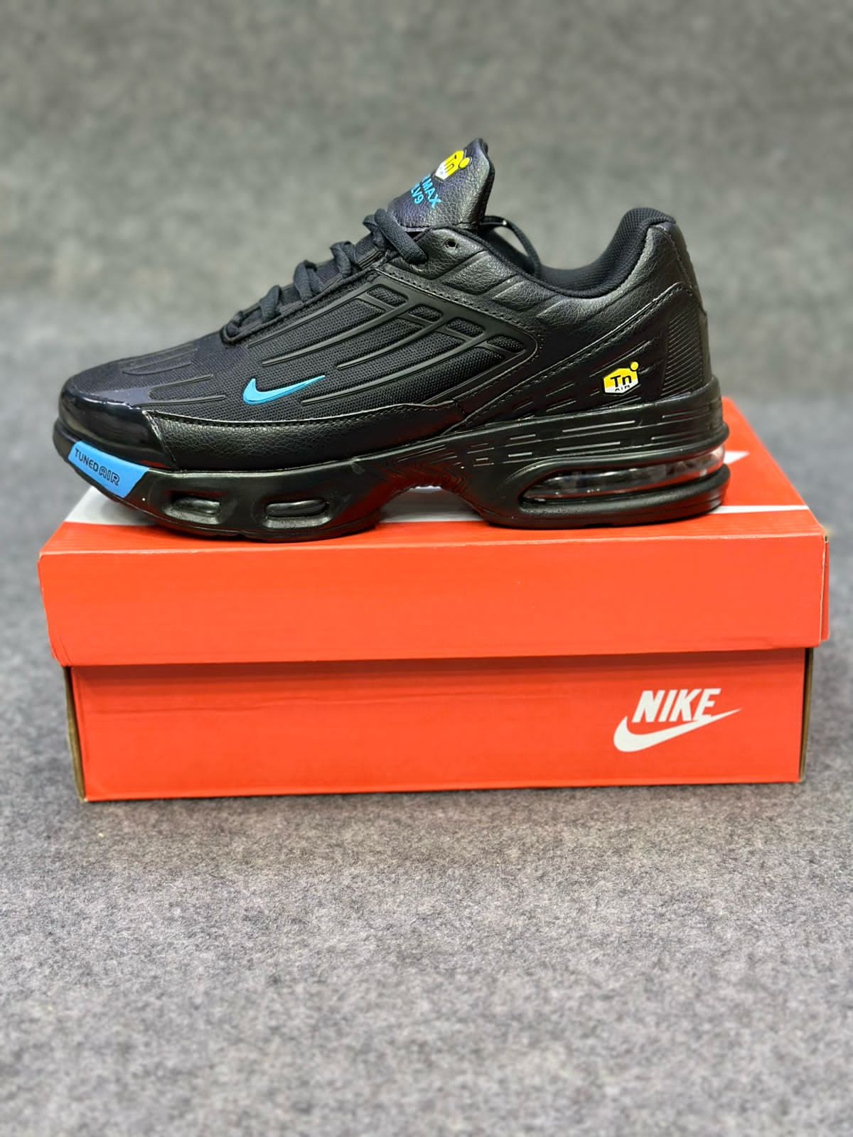 NKE TN - Ari Max PLV9 - Black with Blue