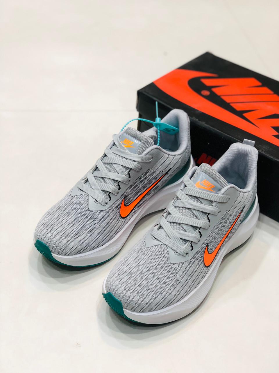 NKE Zoom - Wave Runner - Grey Orange