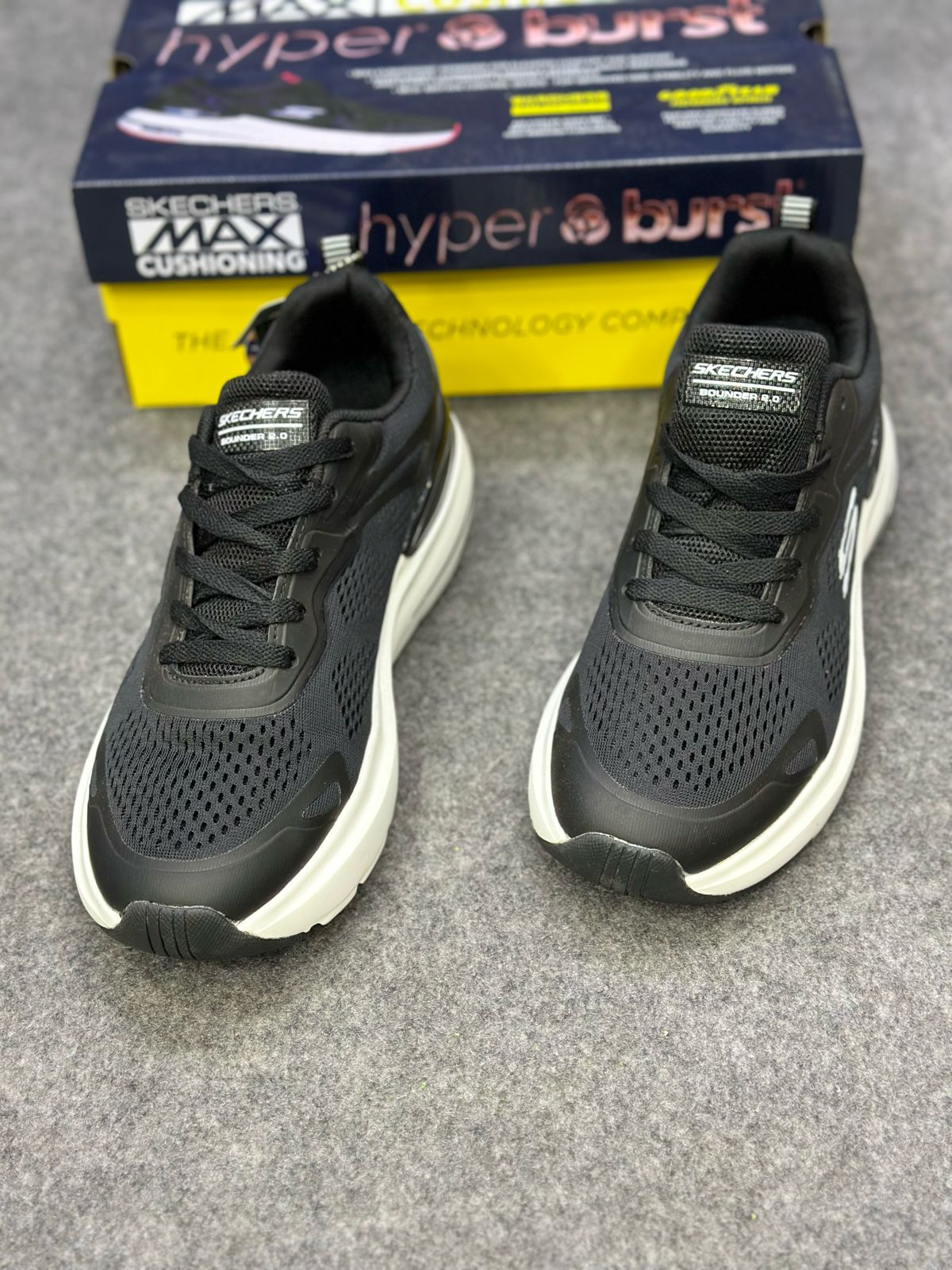 Skechers - Hyper Burst Bunder- Black White