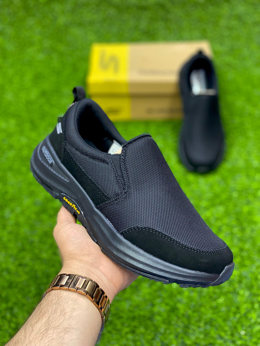 Skechers - Outdoor - All Black