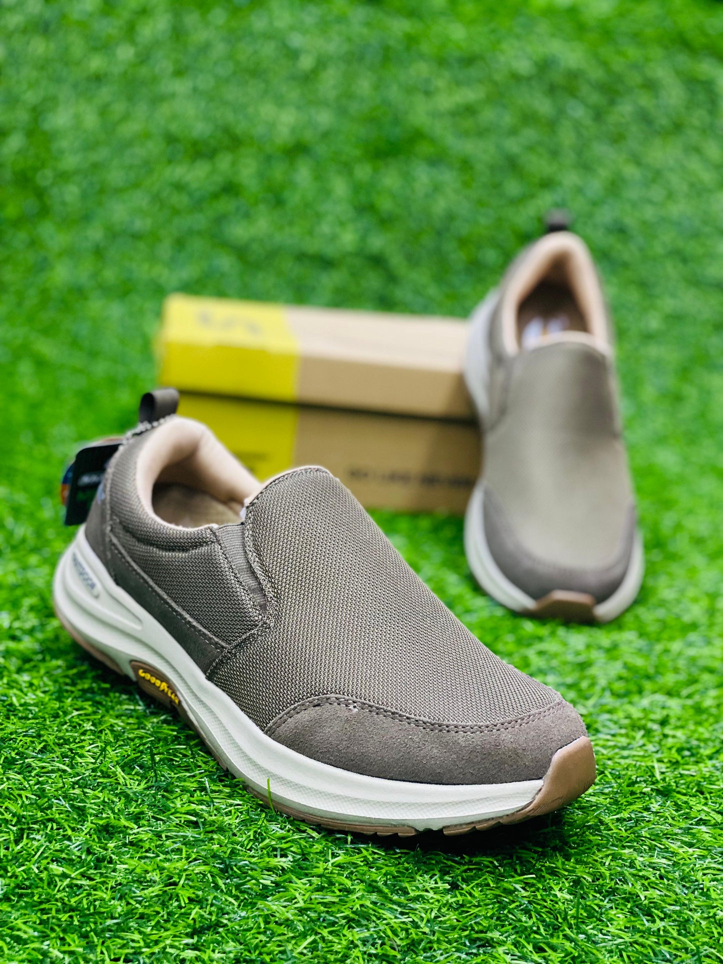 Skechers - Outdoor -  Light Brown