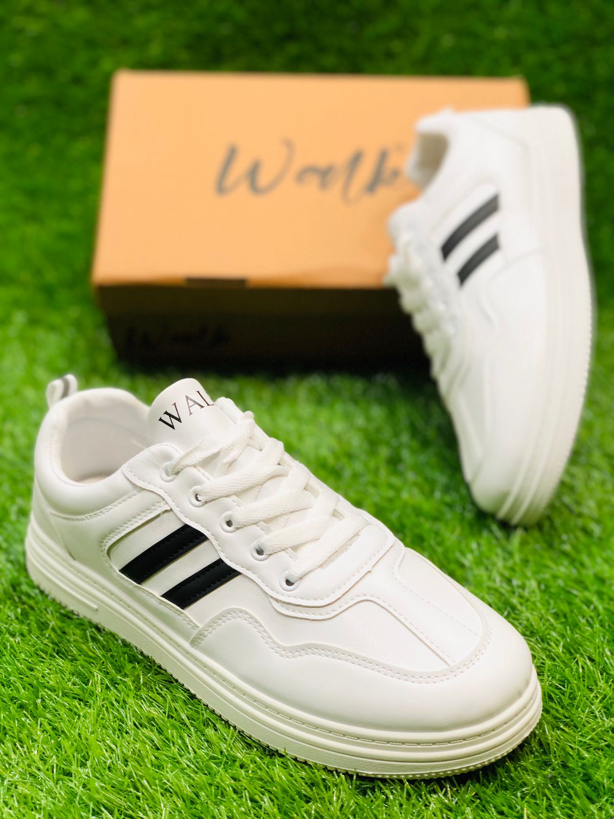 Walker - Lace Up Casual Sneaker - White Black