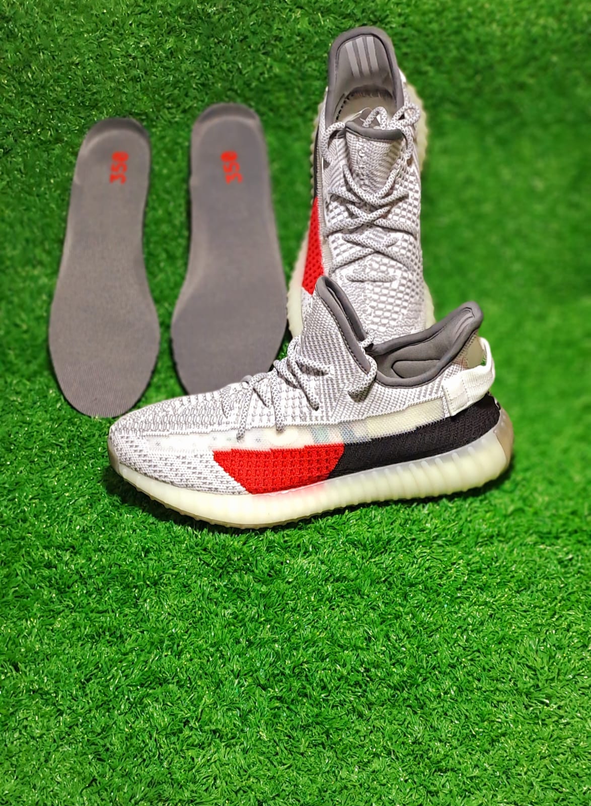 Yeezy - 350 V2 - Grey Red Black